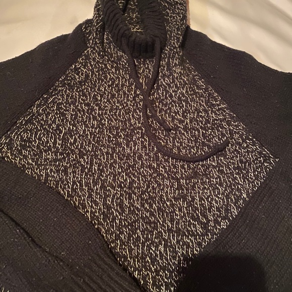 Roots Polar Fox hoodie - Picture 2 of 4